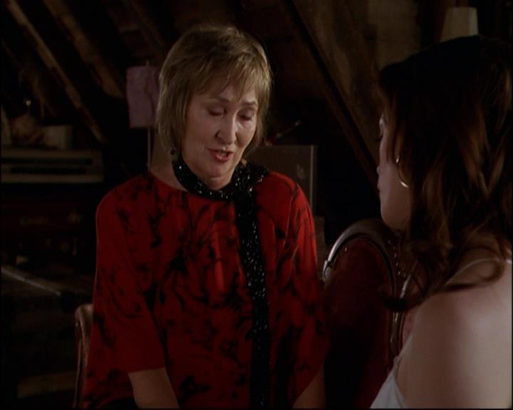 Charmed-Online_dot_net-8x01StillCharmedAndKicking0995.jpg