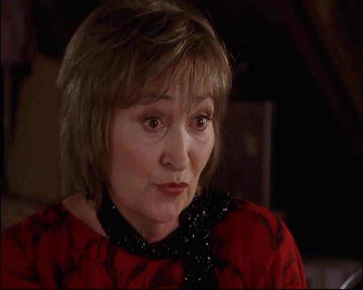 Charmed-Online_dot_net-8x01StillCharmedAndKicking1010.jpg Charmed-Online_dot_net-8x01StillCharmedAndKicking1010.jpg