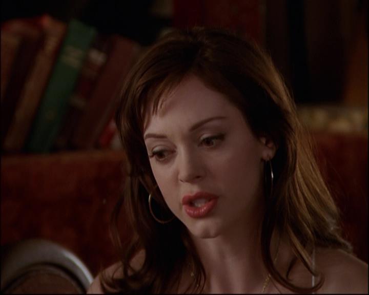 Charmed-Online_dot_net-8x01StillCharmedAndKicking1021.jpg