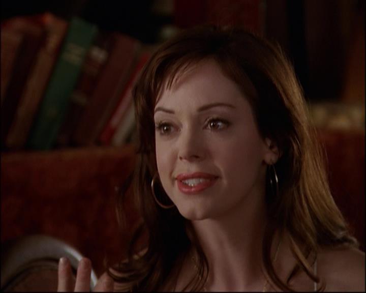 Charmed-Online_dot_net-8x01StillCharmedAndKicking1025.jpg
