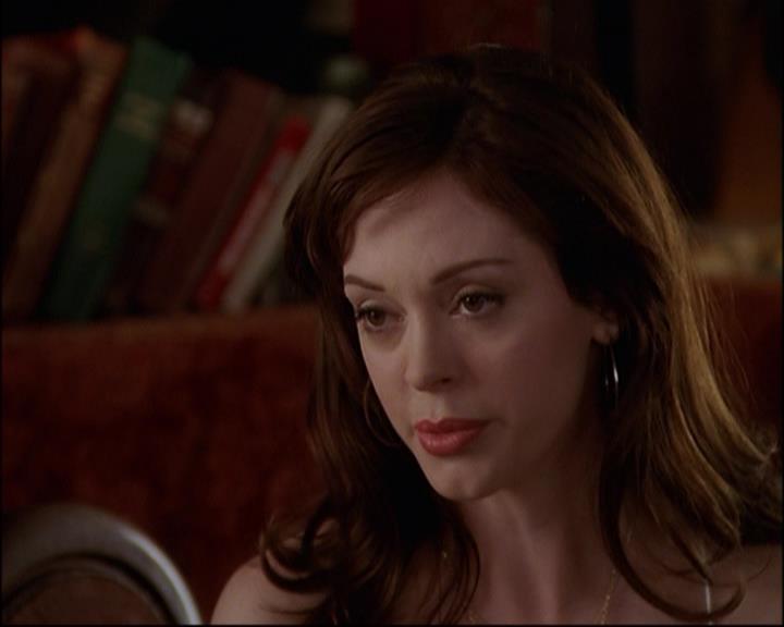 Charmed-Online_dot_net-8x01StillCharmedAndKicking1033.jpg Charmed-Online_dot_net-8x01StillCharmedAndKicking1033.jpg