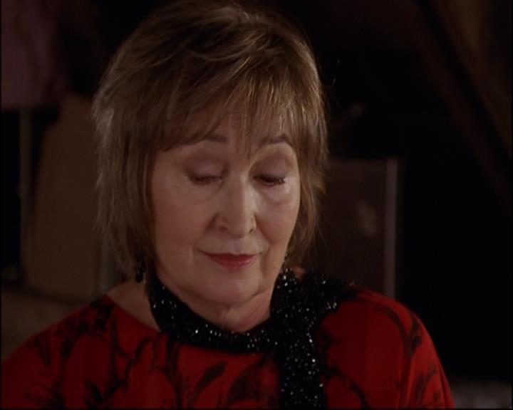 Charmed-Online_dot_net-8x01StillCharmedAndKicking1038.jpg Charmed-Online_dot_net-8x01StillCharmedAndKicking1038.jpg