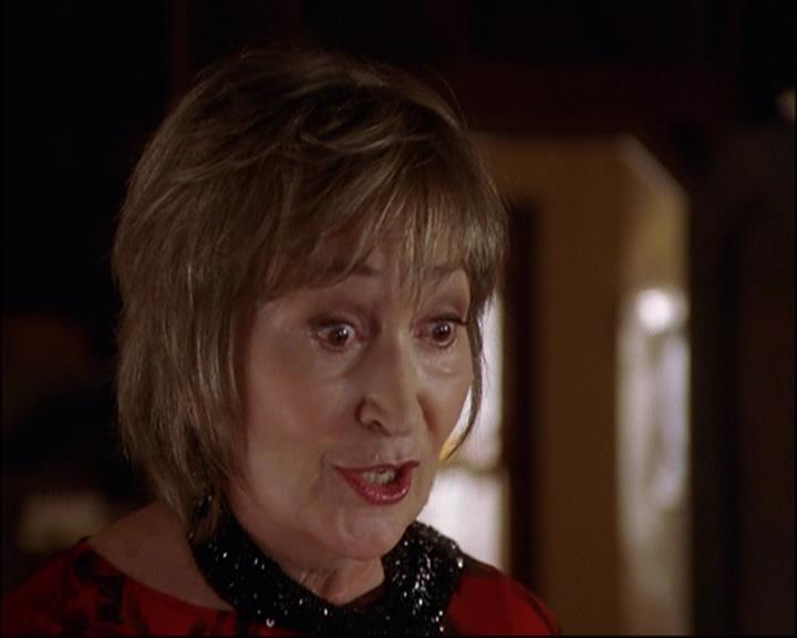 Charmed-Online_dot_net-8x01StillCharmedAndKicking1047.jpg Charmed-Online_dot_net-8x01StillCharmedAndKicking1047.jpg