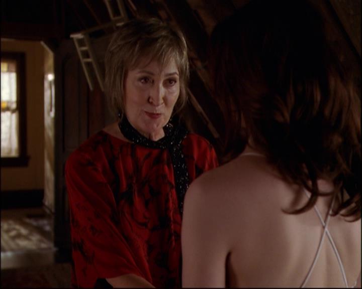 Charmed-Online_dot_net-8x01StillCharmedAndKicking1064.jpg Charmed-Online_dot_net-8x01StillCharmedAndKicking1064.jpg