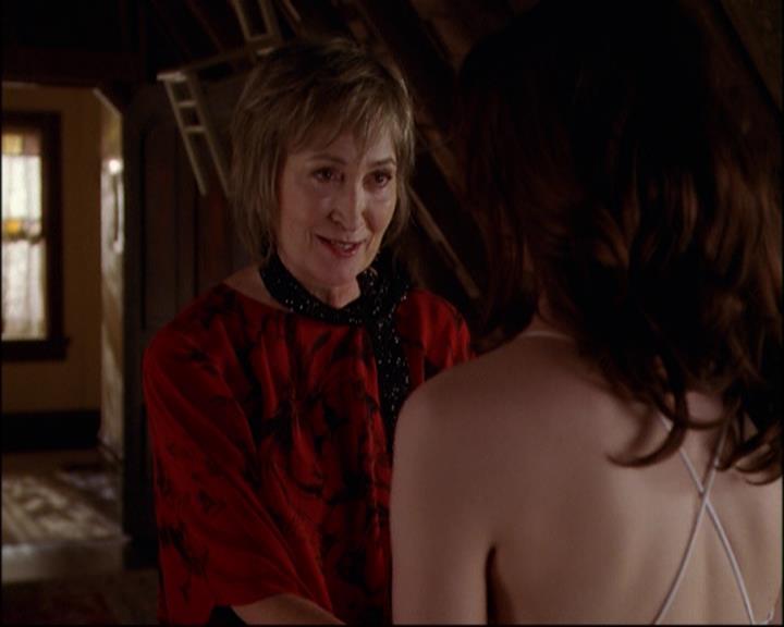 Charmed-Online_dot_net-8x01StillCharmedAndKicking1066.jpg Charmed-Online_dot_net-8x01StillCharmedAndKicking1066.jpg