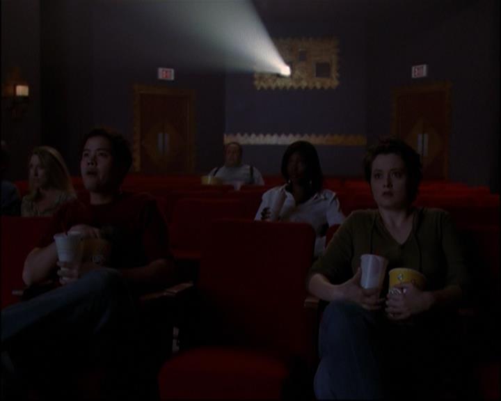 Charmed-Online_dot_net-8x01StillCharmedAndKicking1167.jpg Charmed-Online_dot_net-8x01StillCharmedAndKicking1167.jpg