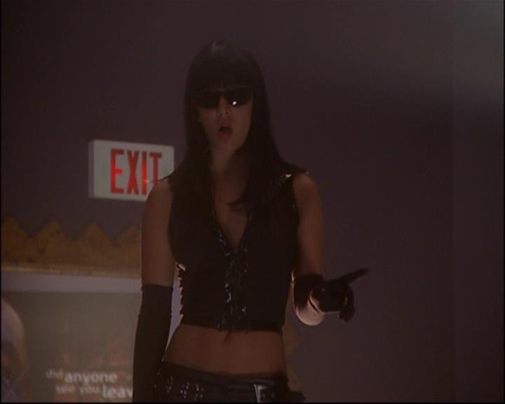 Charmed-Online_dot_net-8x01StillCharmedAndKicking1231.jpg