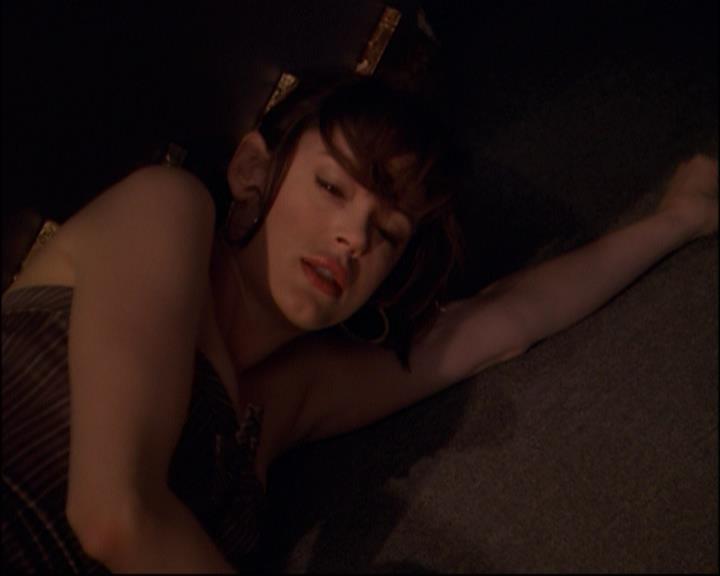 Charmed-Online_dot_net-8x01StillCharmedAndKicking1244.jpg Charmed-Online_dot_net-8x01StillCharmedAndKicking1244.jpg