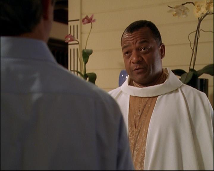 Charmed-Online_dot_net-8x01StillCharmedAndKicking1517.jpg