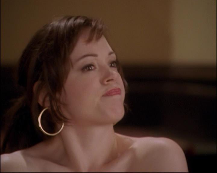 Charmed-Online_dot_net-8x01StillCharmedAndKicking1636.jpg