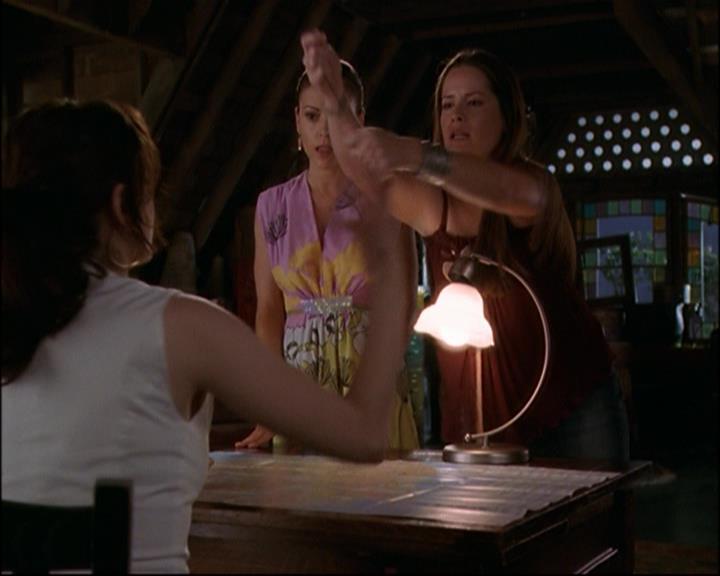 Charmed-Online_dot_net-8x01StillCharmedAndKicking2050.jpg Charmed-Online_dot_net-8x01StillCharmedAndKicking2050.jpg