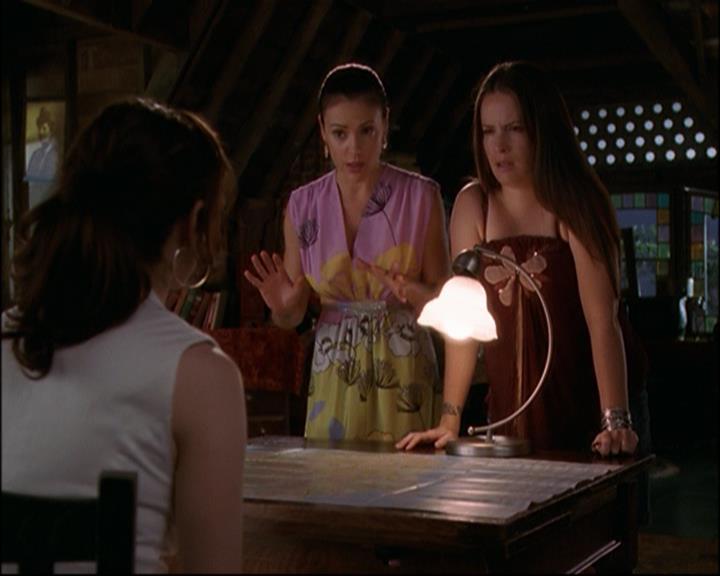 Charmed-Online_dot_net-8x01StillCharmedAndKicking2058.jpg Charmed-Online_dot_net-8x01StillCharmedAndKicking2058.jpg
