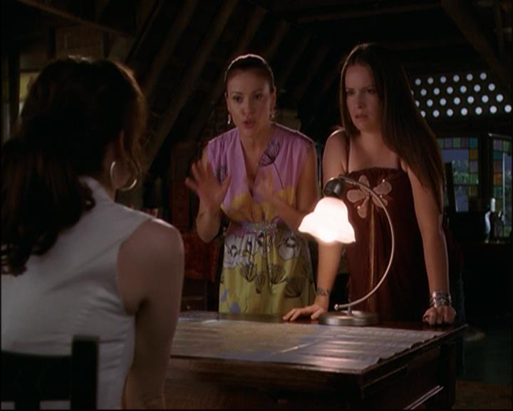 Charmed-Online_dot_net-8x01StillCharmedAndKicking2063.jpg Charmed-Online_dot_net-8x01StillCharmedAndKicking2063.jpg