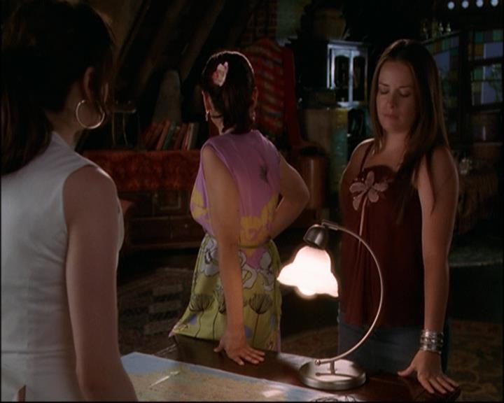 Charmed-Online_dot_net-8x01StillCharmedAndKicking2073.jpg