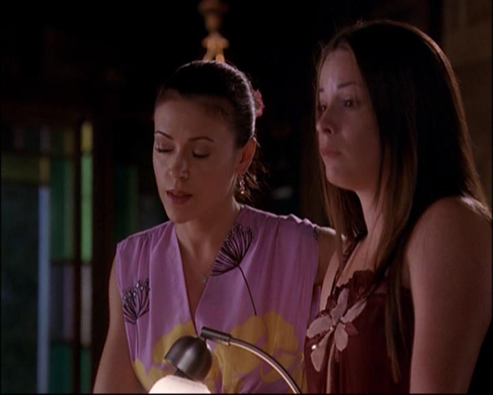Charmed-Online_dot_net-8x01StillCharmedAndKicking2136.jpg