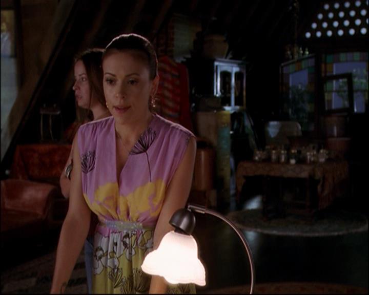 Charmed-Online_dot_net-8x01StillCharmedAndKicking2200.jpg