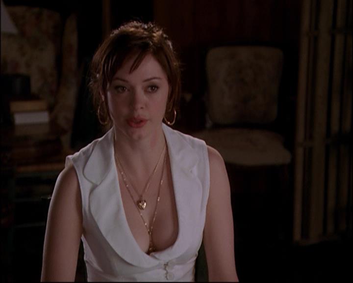 Charmed-Online_dot_net-8x01StillCharmedAndKicking2203.jpg