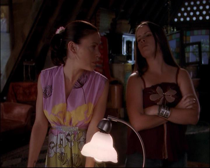 Charmed-Online_dot_net-8x01StillCharmedAndKicking2206.jpg