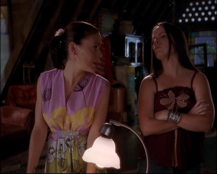 Charmed-Online_dot_net-8x01StillCharmedAndKicking2208.jpg