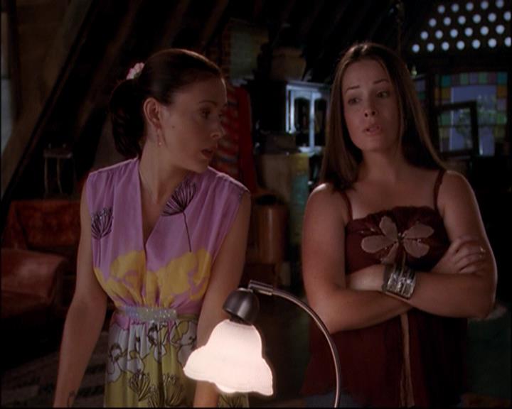 Charmed-Online_dot_net-8x01StillCharmedAndKicking2213.jpg