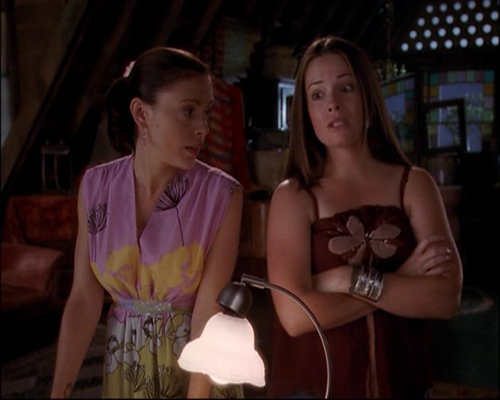 Charmed-Online_dot_net-8x01StillCharmedAndKicking2214.jpg