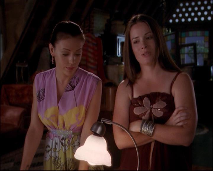 Charmed-Online_dot_net-8x01StillCharmedAndKicking2217.jpg