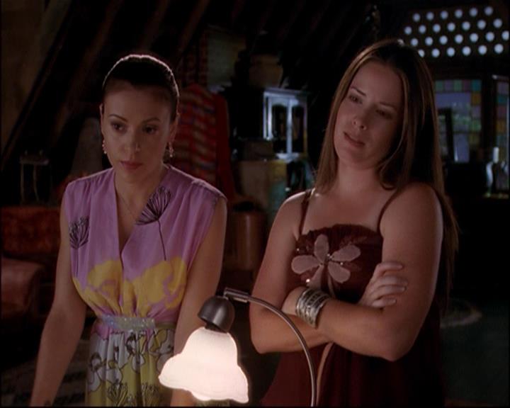 Charmed-Online_dot_net-8x01StillCharmedAndKicking2220.jpg