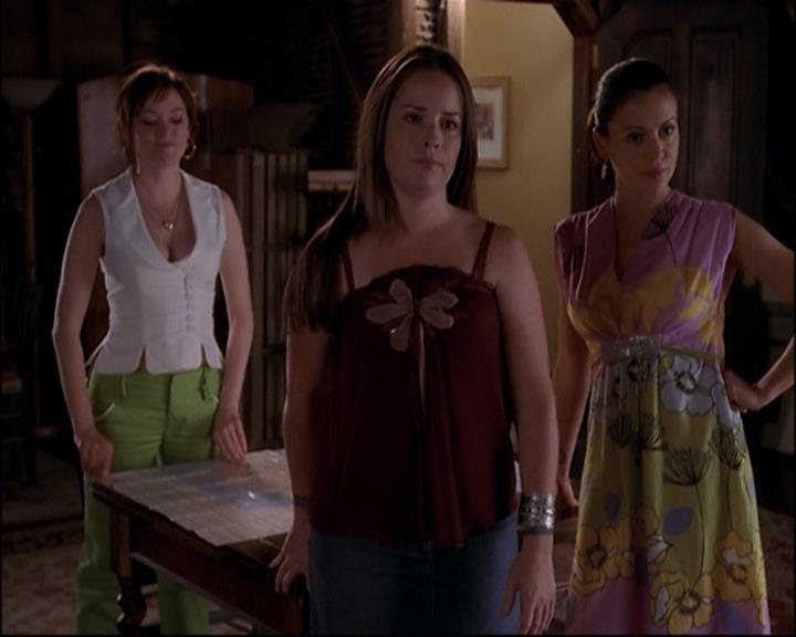 Charmed-Online_dot_net-8x01StillCharmedAndKicking2228.jpg
