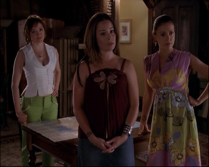 Charmed-Online_dot_net-8x01StillCharmedAndKicking2230.jpg