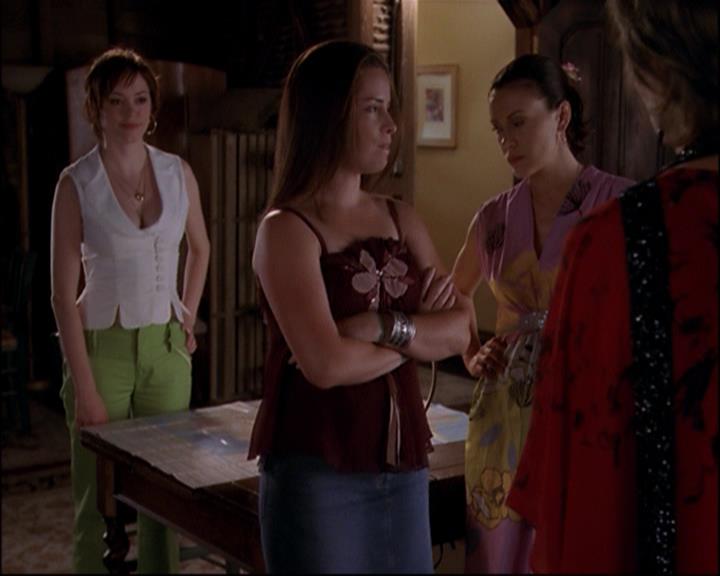 Charmed-Online_dot_net-8x01StillCharmedAndKicking2246.jpg