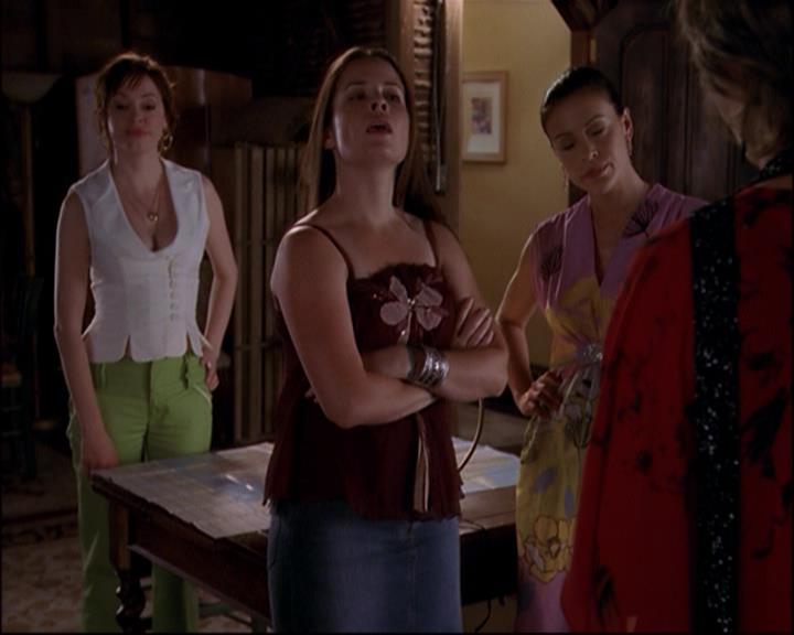 Charmed-Online_dot_net-8x01StillCharmedAndKicking2250.jpg