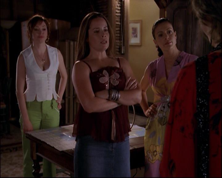 Charmed-Online_dot_net-8x01StillCharmedAndKicking2251.jpg