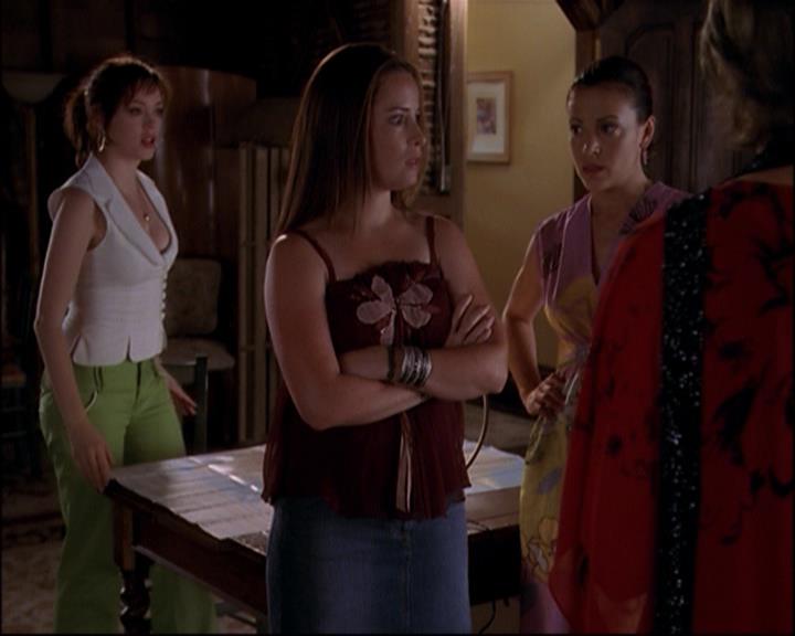 Charmed-Online_dot_net-8x01StillCharmedAndKicking2277.jpg