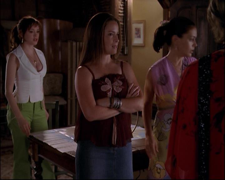 Charmed-Online_dot_net-8x01StillCharmedAndKicking2278.jpg