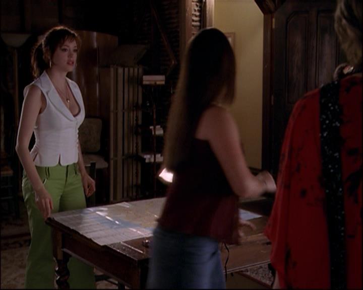 Charmed-Online_dot_net-8x01StillCharmedAndKicking2279.jpg