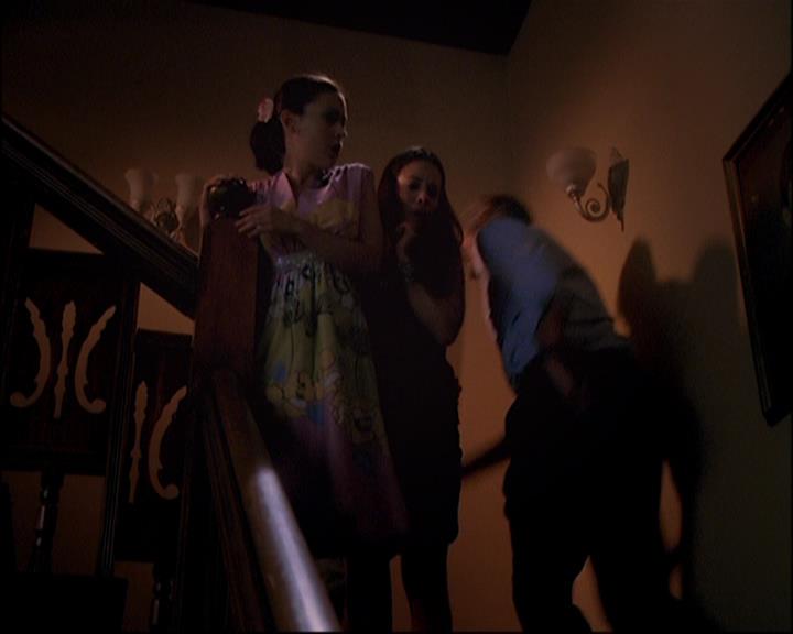 Charmed-Online_dot_net-8x01StillCharmedAndKicking2287.jpg