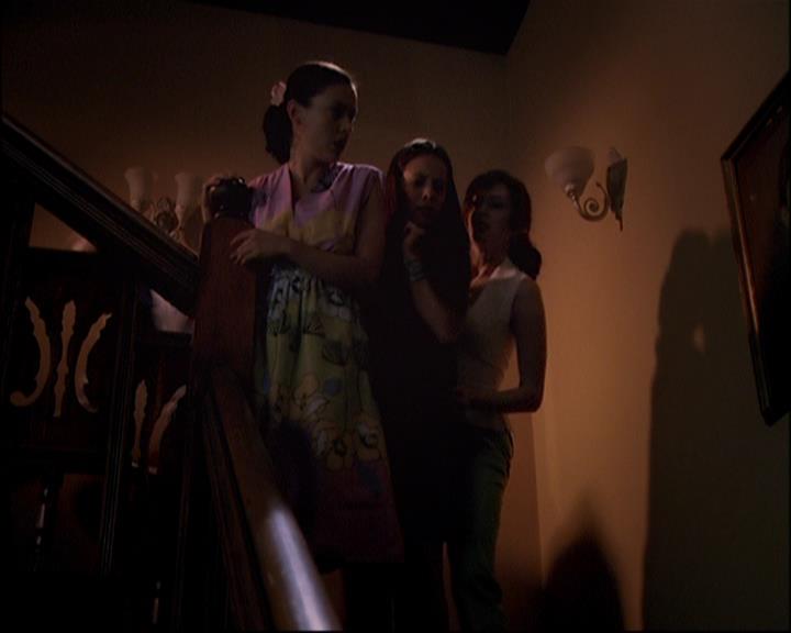Charmed-Online_dot_net-8x01StillCharmedAndKicking2288.jpg