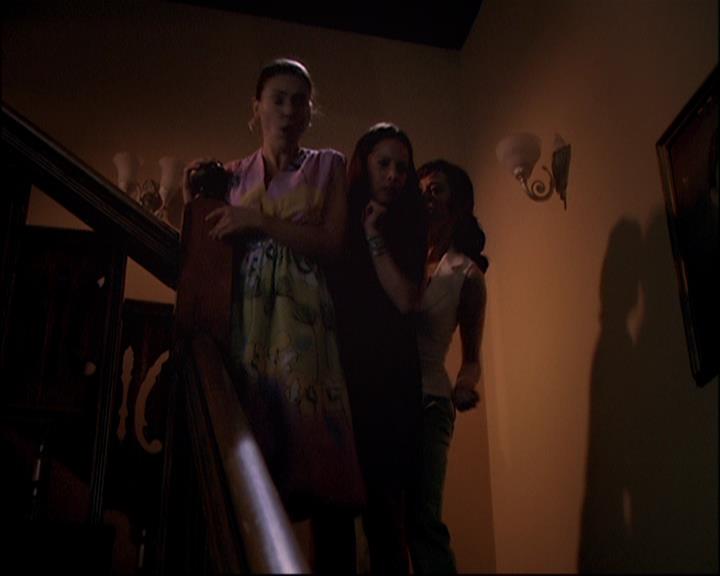 Charmed-Online_dot_net-8x01StillCharmedAndKicking2289.jpg