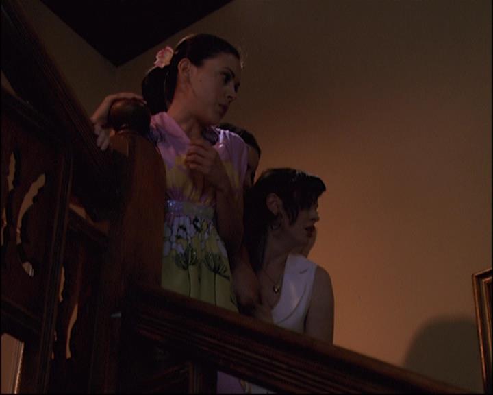Charmed-Online_dot_net-8x01StillCharmedAndKicking2291.jpg