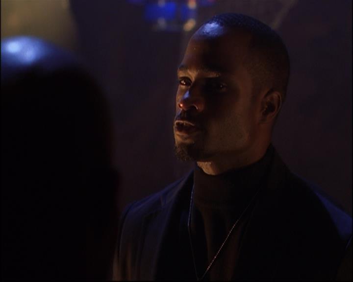 Charmed-Online_dot_net-8x01StillCharmedAndKicking2516.jpg