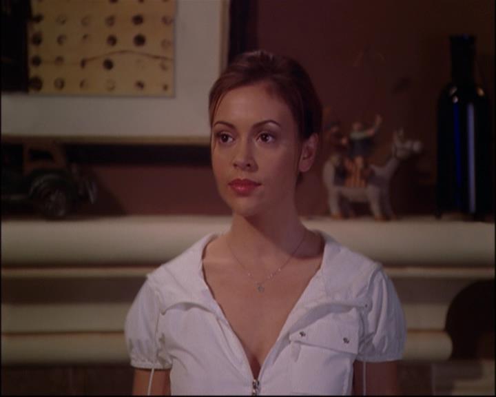Charmed-Online_dot_net-8x01StillCharmedAndKicking2535.jpg