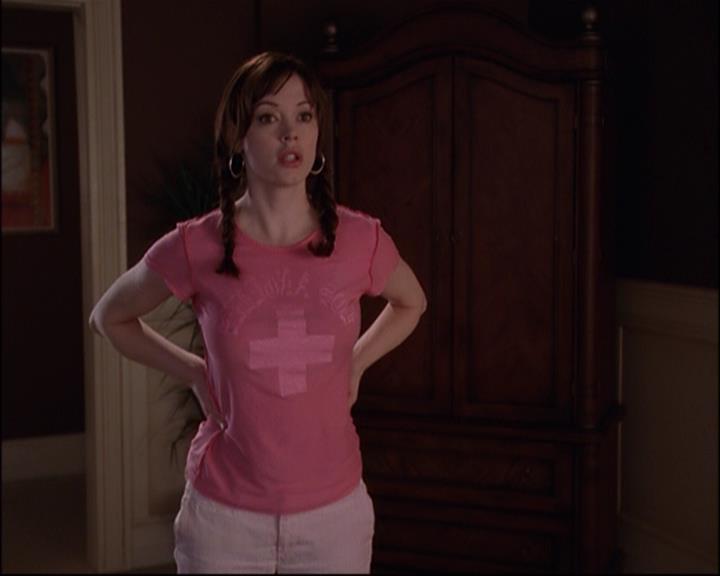 Charmed-Online_dot_net-8x01StillCharmedAndKicking2539.jpg