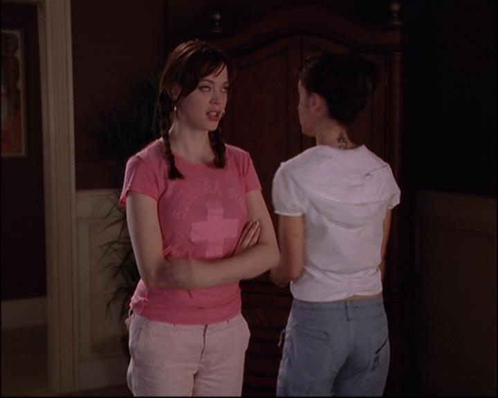 Charmed-Online_dot_net-8x01StillCharmedAndKicking2627.jpg Charmed-Online_dot_net-8x01StillCharmedAndKicking2627.jpg