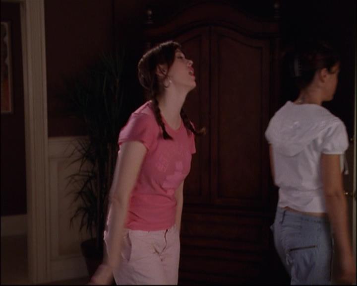 Charmed-Online_dot_net-8x01StillCharmedAndKicking2628.jpg