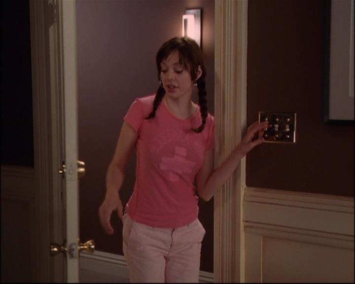 Charmed-Online_dot_net-8x01StillCharmedAndKicking2632.jpg Charmed-Online_dot_net-8x01StillCharmedAndKicking2632.jpg