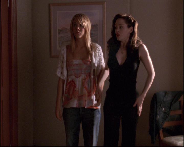 Charmed-Online-dot-net_803RunPiperRun1240.jpg