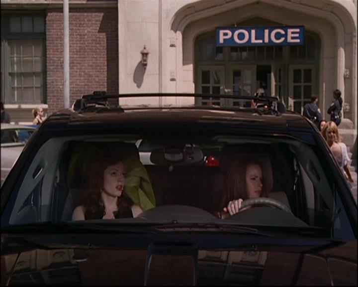 Charmed-Online-dot-net_803RunPiperRun1617.jpg Charmed-Online-dot-net_803RunPiperRun1617.jpg