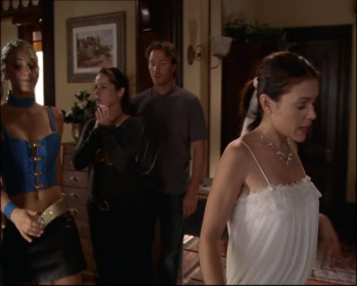 Charmed-Online-dot-net_808BattleOfTheHexes0917.jpg Charmed-Online-dot-net_808BattleOfTheHexes0917.jpg