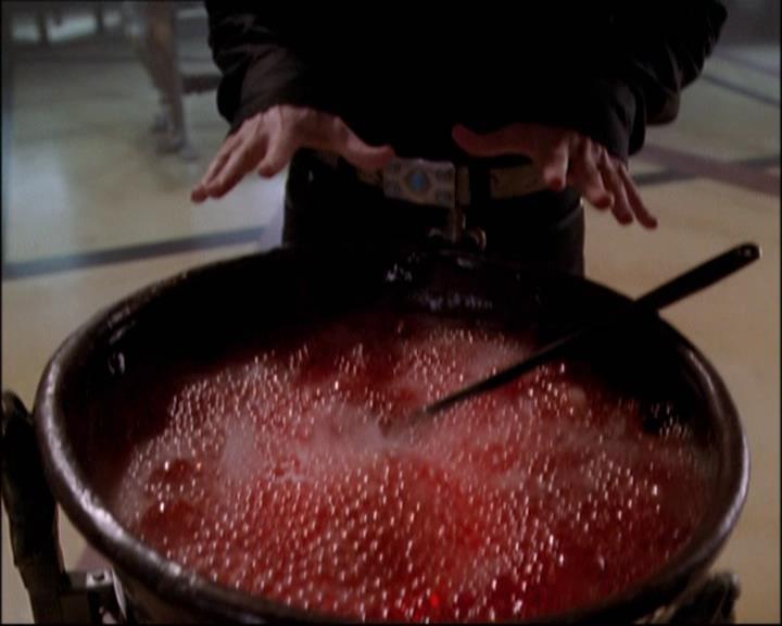 Charmed-Online-dot-net_808BattleOfTheHexes1250.jpg Charmed-Online-dot-net_808BattleOfTheHexes1250.jpg