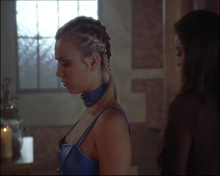 Charmed-Online-dot-net_808BattleOfTheHexes1601.jpg Charmed-Online-dot-net_808BattleOfTheHexes1601.jpg